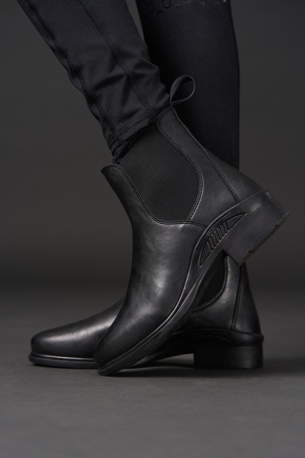 Equipage Kick vegan jodphur boot