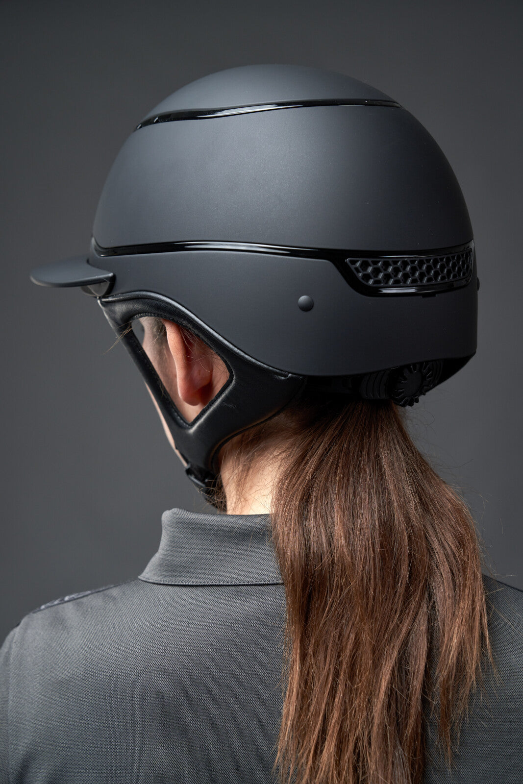 One K Xtreme Reithelm - Glänzende Details