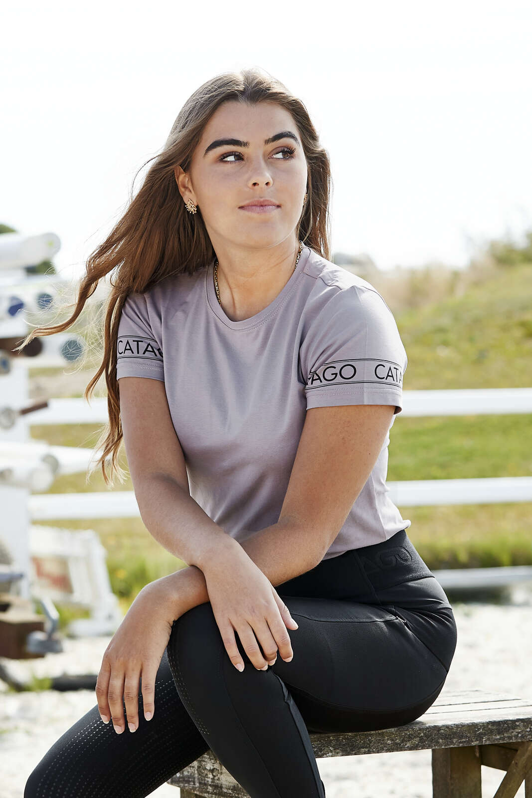 CATAGO Ryley T-shirt med logotyp på ärmarna