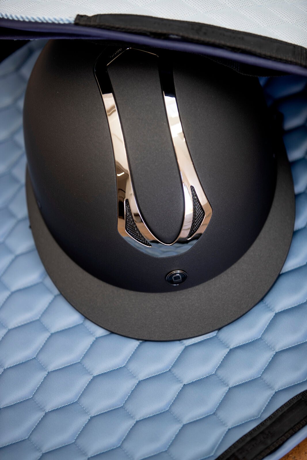 Equipage Titan riding helmet - Unamari