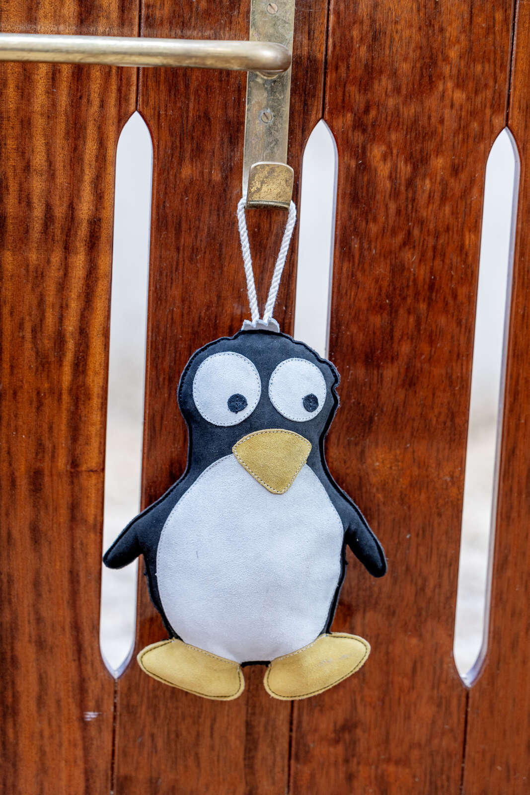 HorseGuard Penguin Stable toy