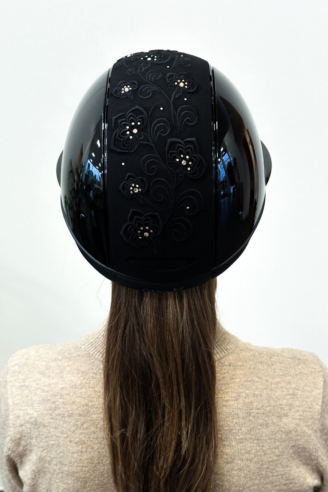 One K Avancé riding helmet - Embroidery top, chrome pipe - Unamari