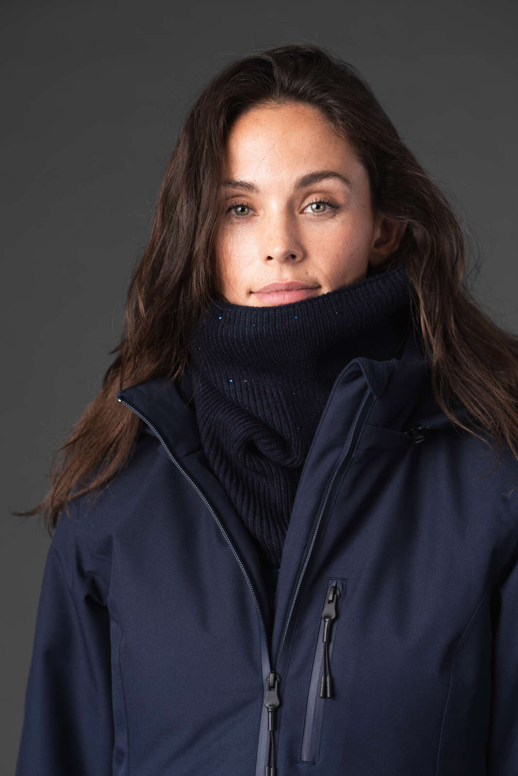 Equipage Vainy strikket halsedisse med sten